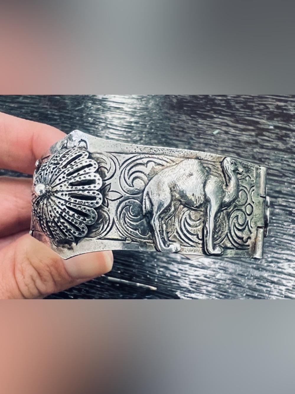 Vintage Gold-Tone Elephant Motif Bracelet - Picture 3 of 13